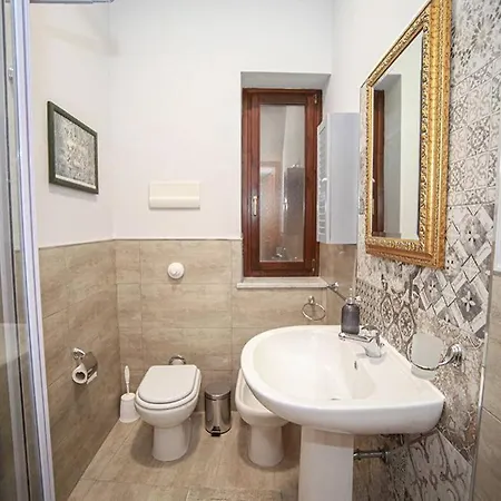 Apartament Con Terrazza Al Centro Storico. Palermo