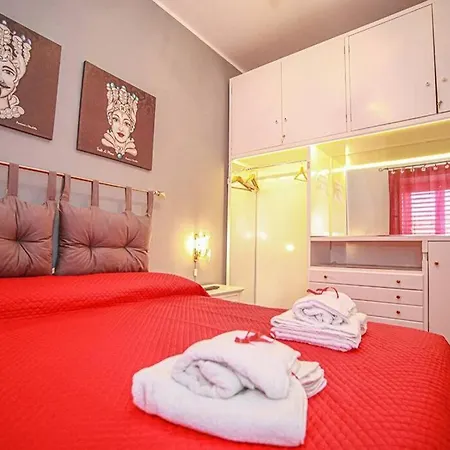 Apartament Con Terrazza Al Centro Storico. Palermo